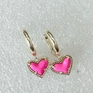 Kendra Scott Huggie Magenta Magnesite/gold color border charms earrings